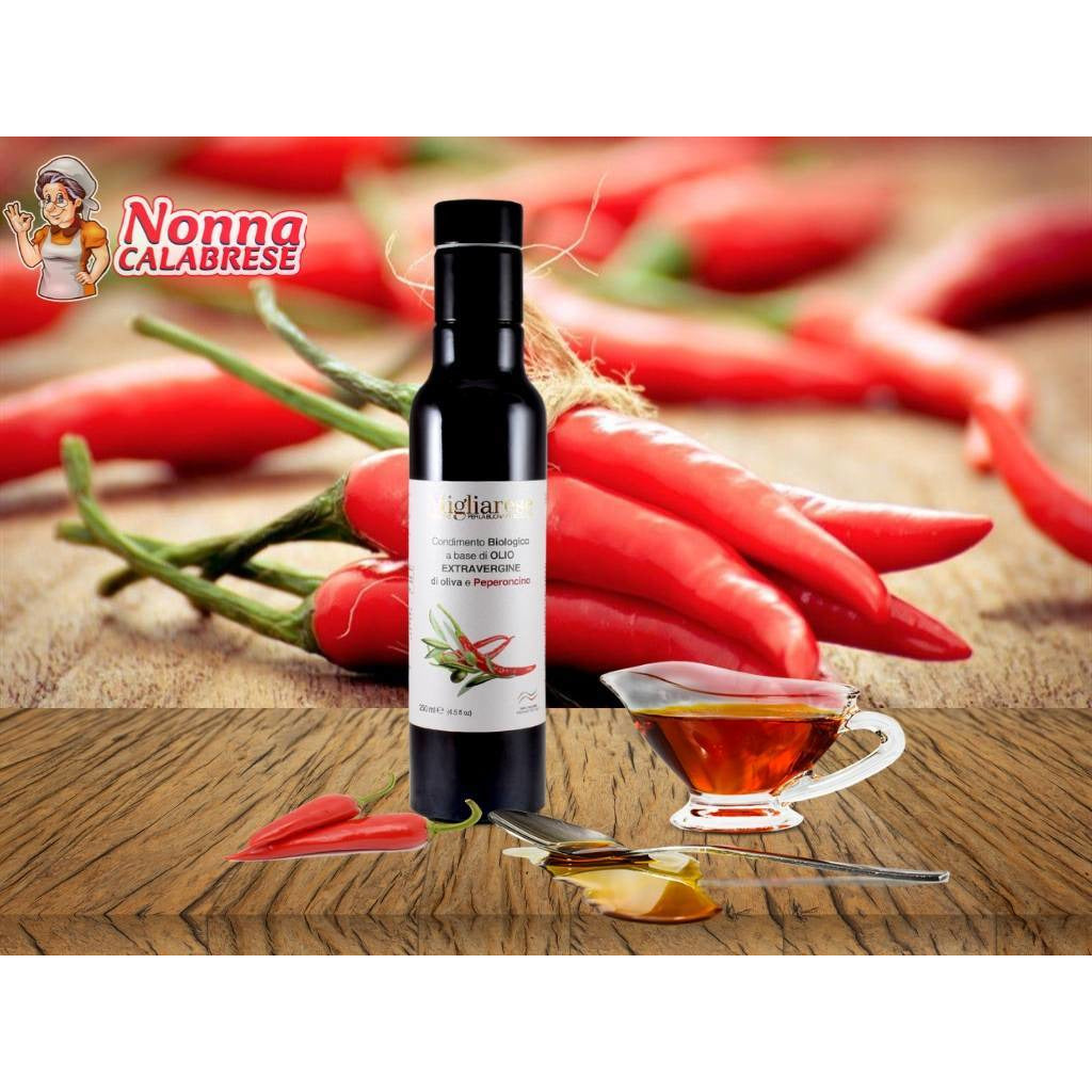 Condimento Biologico a base di Peperoncino Piccante e Olio Extra Vergine di Oliva 250ml - Nonna Calabrese.it