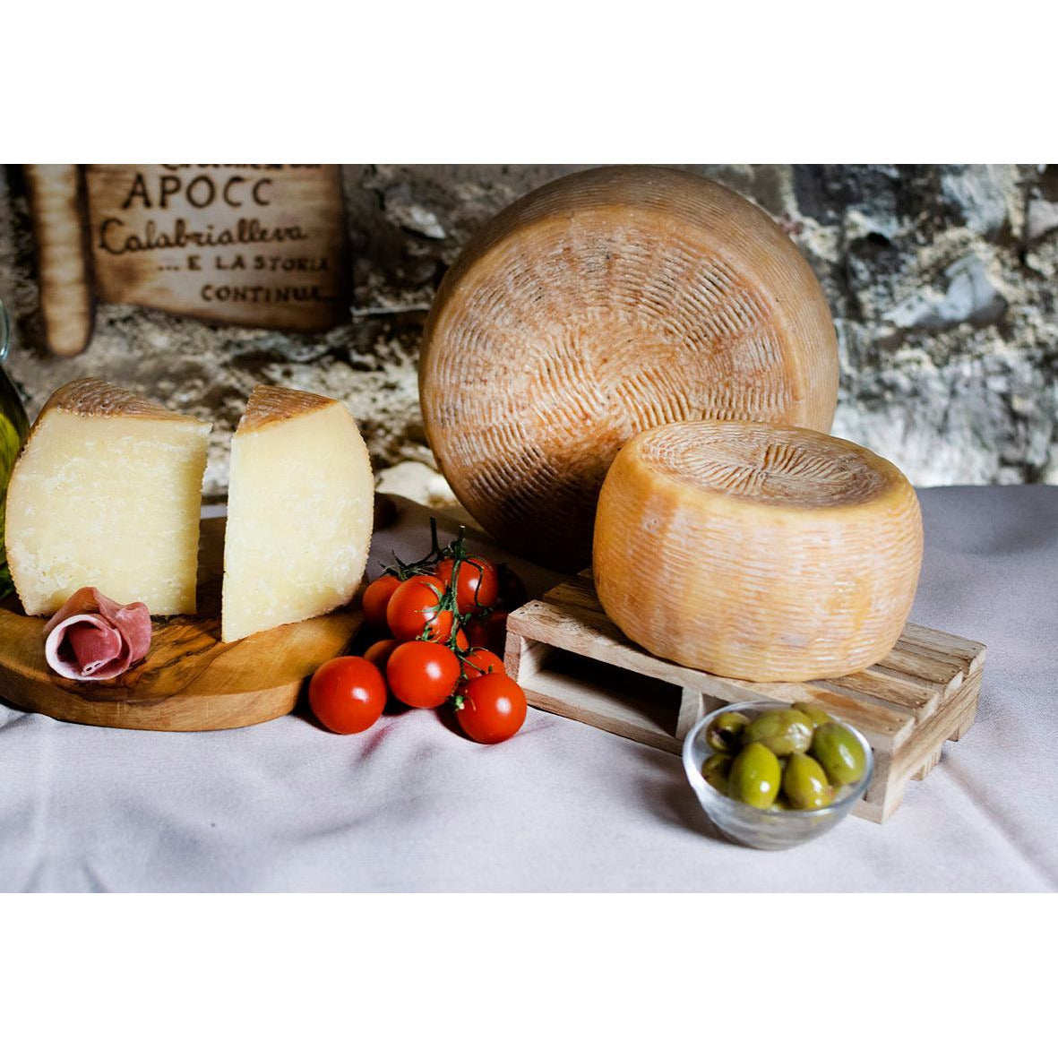 Pecorino Duro Lunga Stagionatura Casearia Crotonese Chiellino Peso 350 - 400g - Nonna Calabrese.it