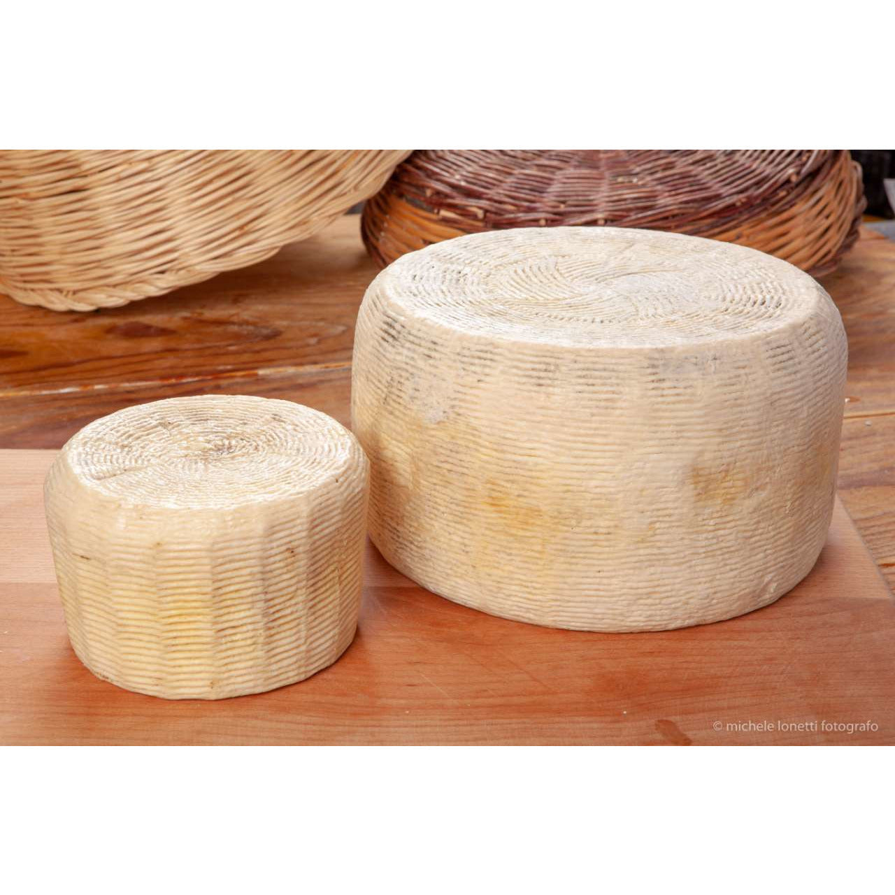 Pecorino Duro Lunga Stagionatura Casearia Crotonese Chiellino Peso 350 - 400g - Nonna Calabrese.it